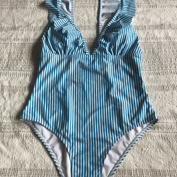 Stripe Print Ruffle One Piece - Picture 5 of 5